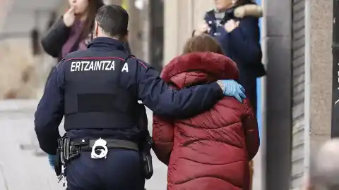 Imagen 1 de Una mujer de 55 años fue detenida por la policía después de matar a su marido de 67 años en un barrio de Bilbao.
