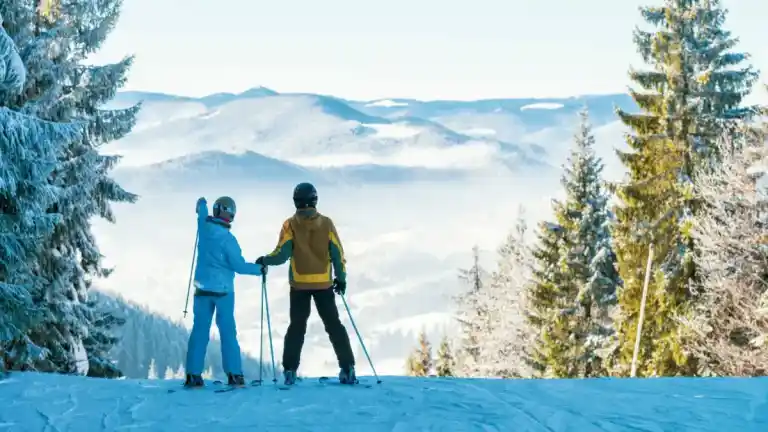 Imagen 1 de Andorra bajo el encanto del invierno: aventuras en el hielo y refugios de lujo