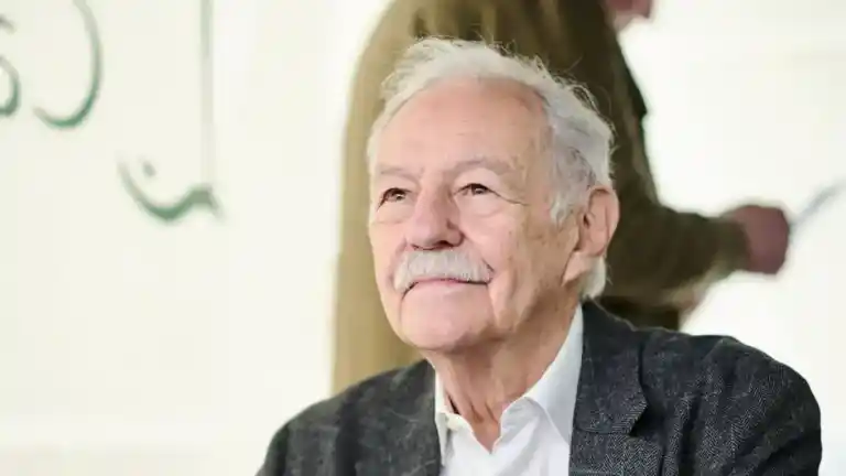Imagen 1 de Eduardo Mendoza anuncia una nueva novela: el título, la fecha de publicación y el regreso del detective sin nombre.