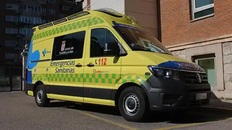 Imagen 1 de Una niña de seis años se desliza desde un piso en la calle Valencia de Salamanca
