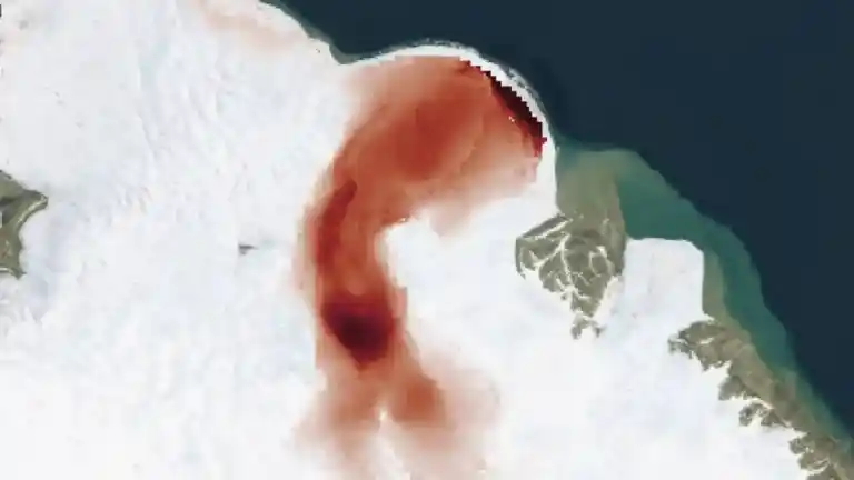 Imagen 1 de El pulso de Noruega: la NASA monitorea una extensa mancha roja glacial