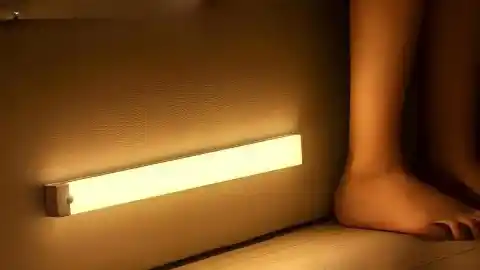 Imagen 1 de La LED con sensor de movimiento que más se vende en Amazon hoy cuesta menos de 20 euros y no requiere obras.