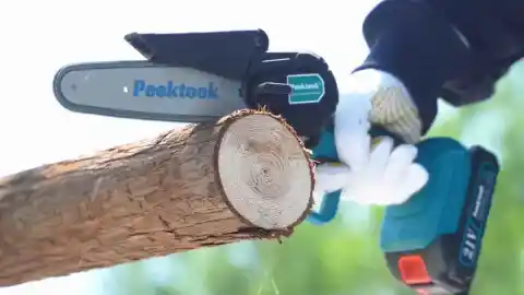 Imagen 1 de Corta sin cables y con un 40% de descuento: esta mini motosierra ligera facilita el trabajo
