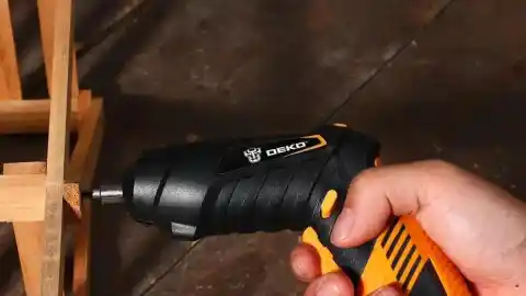 Imagen 1 de El bricolaje doméstico no resultaba difícil: solo necesitaba este destornillador DEKO con batería recargable.