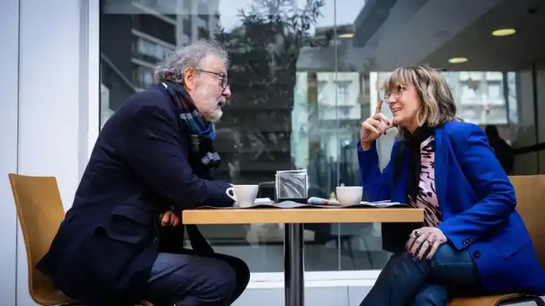 Imagen 1 de John Carlin y Gemma Nierga defienden un periodismo dedicado a la verdad