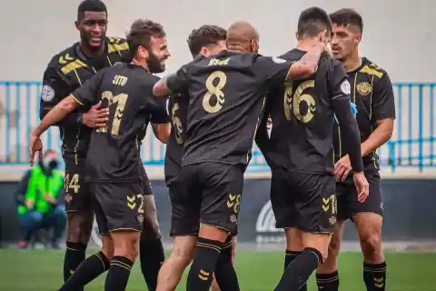 Imagen 1 de El CF Intercity, en busca de su 'balón de oro': invierte en ese metal para manejar su situación financiera